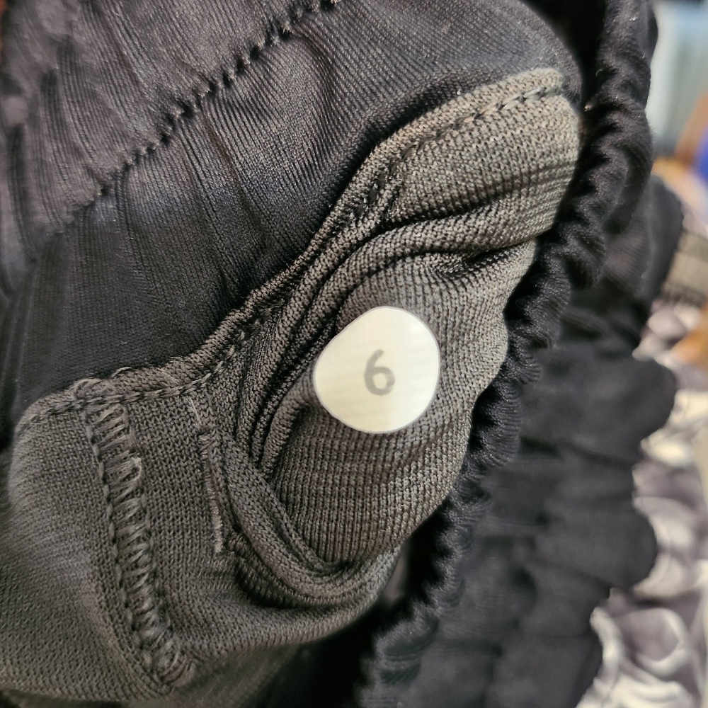 LULULEMON Hotty Hot  Floral Black and Gray Women's  Shorts - Picture 3 of 9